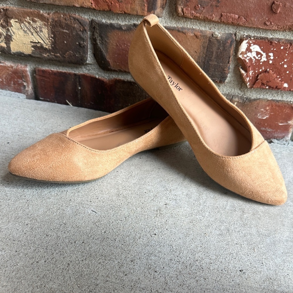 NWOT sophia taylor Tan Suede Women's Flats 7 1/2